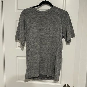 Lululemon short sleeve shirt
